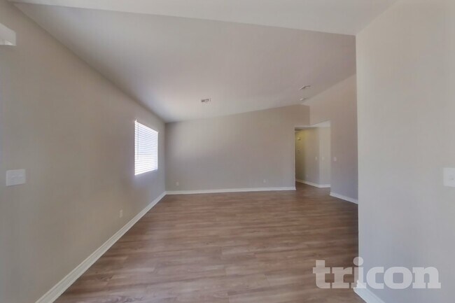 Foto del edificio - 3134 Meadow Flower Ave