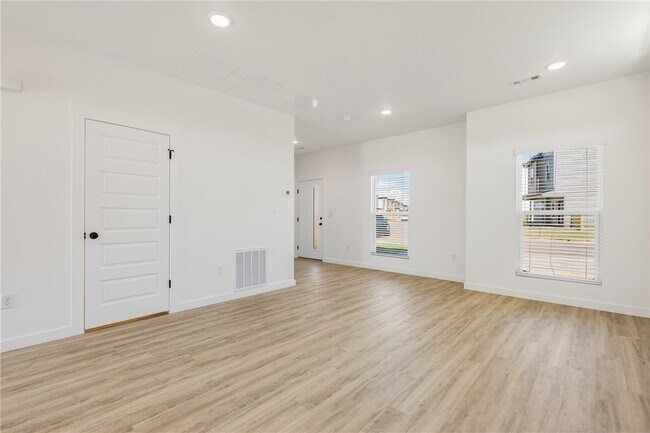 Building Photo - 501 Solar St