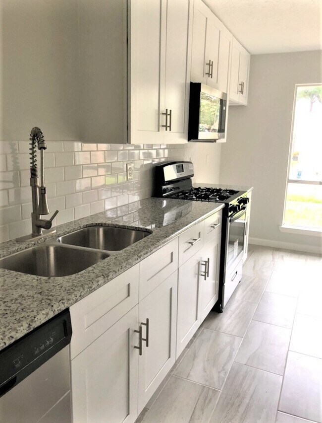 Building Photo - 1919 Oakwell Ln