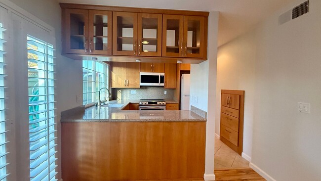 Foto del edificio - Beautiful 3 Bedroom 2 Bath Townhouse in La...