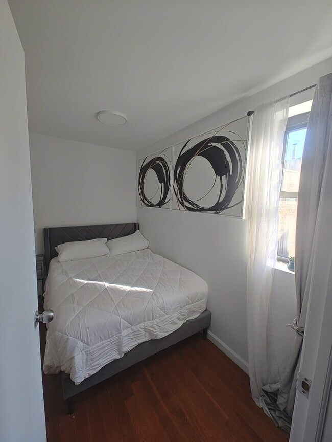 Foto del edificio - 402 E 11th St