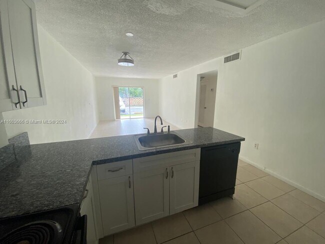 Foto del edificio - 13920 Lake Placid Ct