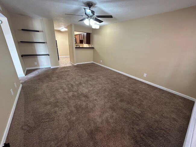 Foto del edificio - **MOVE IN SPECIAL** ! Beautiful 2 Bedroom ...