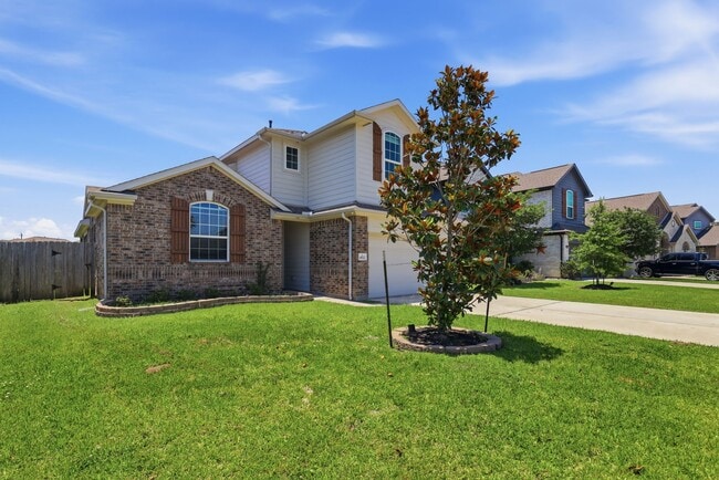 Building Photo - 4522 Cres Lake Cir