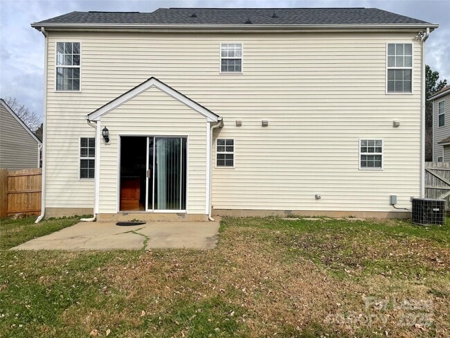 Foto del edificio - 3823 Thomas Ridge Dr