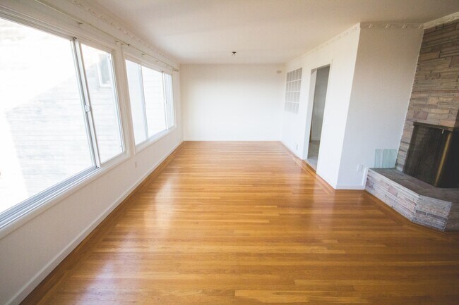 Living room/Dinning room - 78 Bridgeview Dr