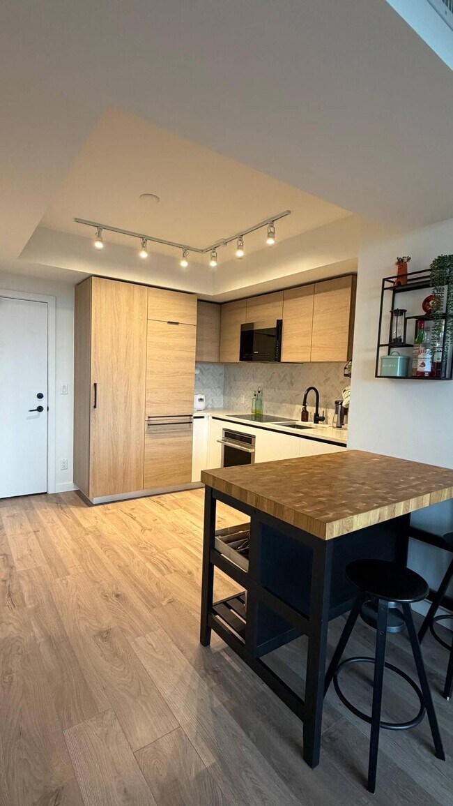 Photo du bâtiment - 10448 University Dr