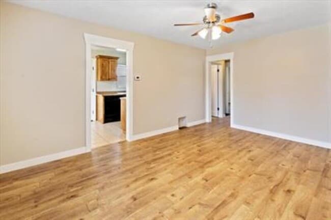 Foto del edificio - 1263 E Emerson Ave