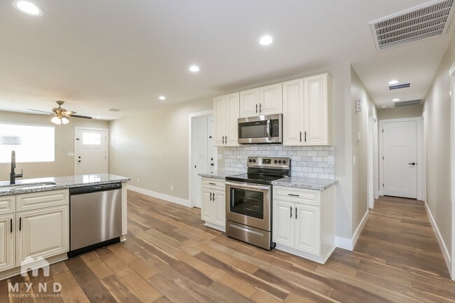 Building Photo - 5108 S 23rd Ave
