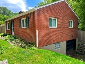 Building Photo - 376 Spruce Run Rd
