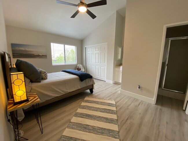 Foto del edificio - 9960 Owensmouth Ave