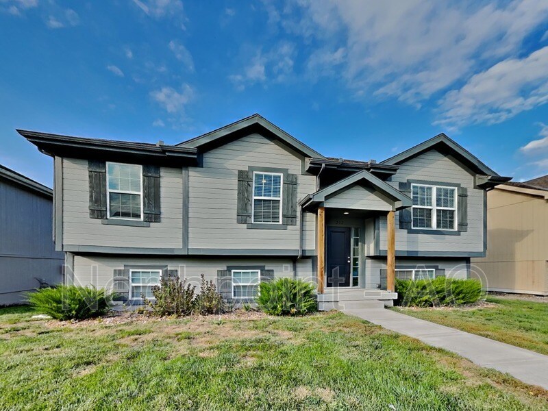 Primary Photo - 202 Ramblewood Dr