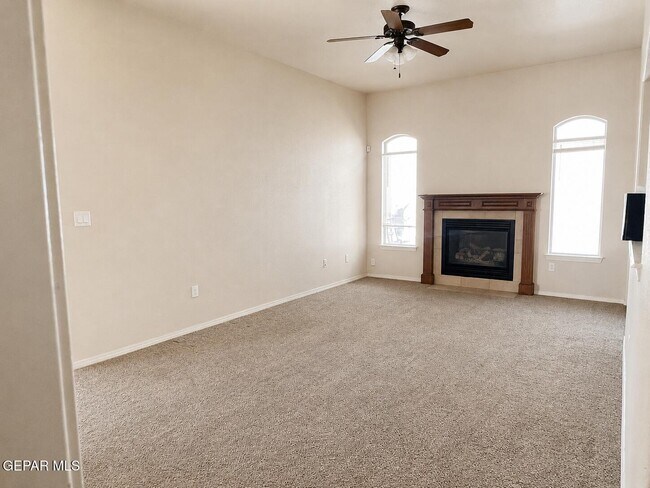 Foto del edificio - 12871 Hidden Grove Dr