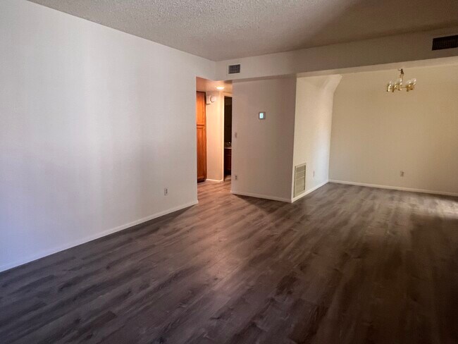 Foto del edificio - 700 E Mesquite Cir
