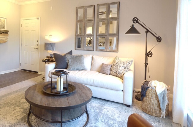 Building Photo - Move-In Deals You Don’t Want to Miss!