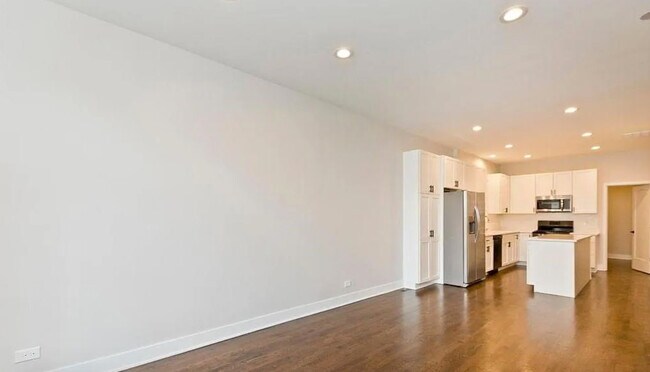 Foto del edificio - 2639 N Wayne Ave