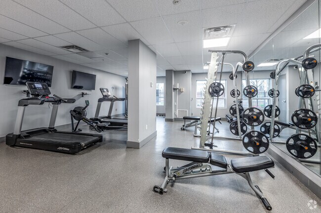 Centre de remise en forme - 220 Ira Needles Blvd