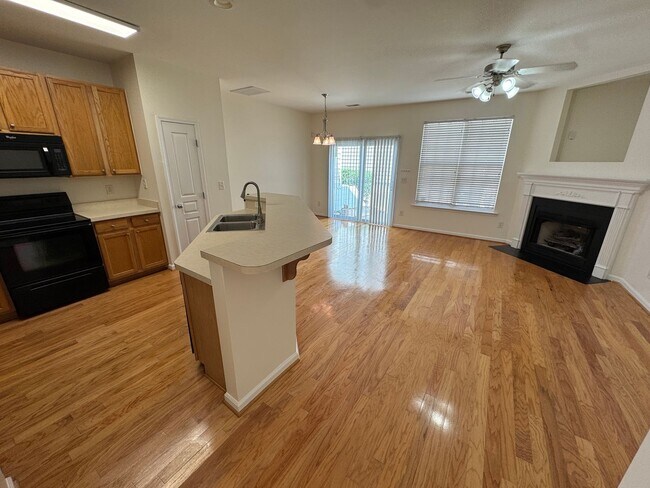 Foto del edificio - Spacious South Durham Townhouse!