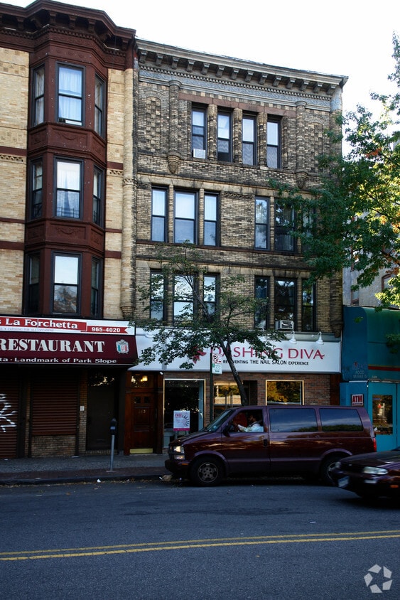 Primary Photo - 183 Seventh Avenue