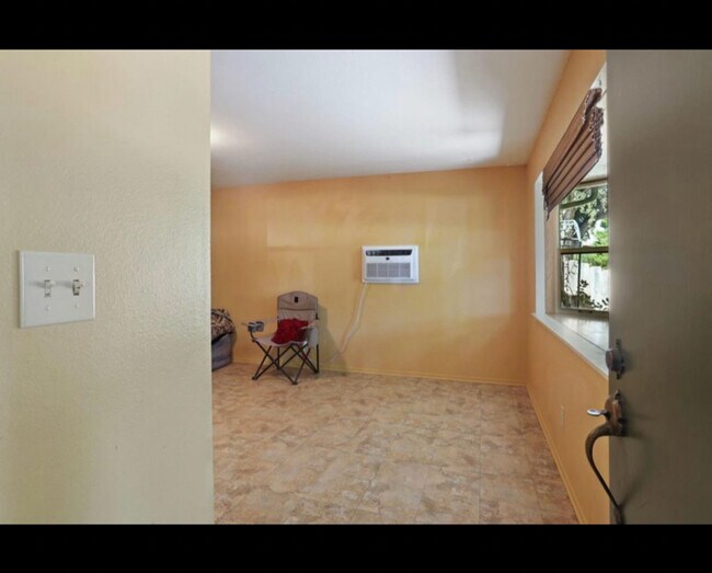 Building Photo - 2025 Ellison Dr