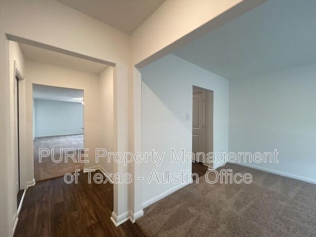 Building Photo - 125 Fairfax Ln