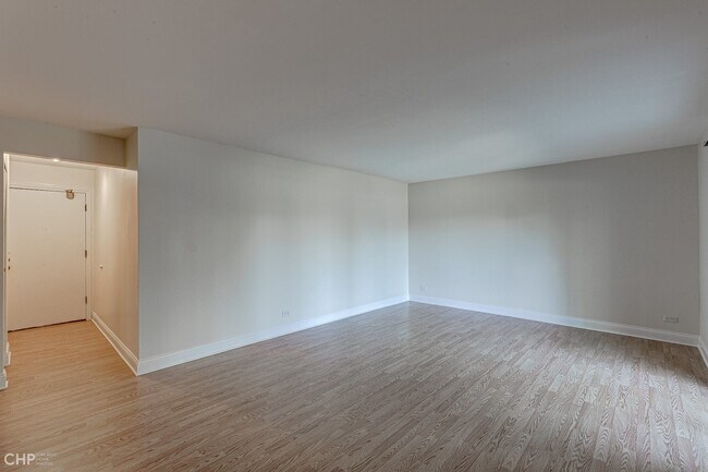 Foto del edificio - 10 Oak Creek Dr