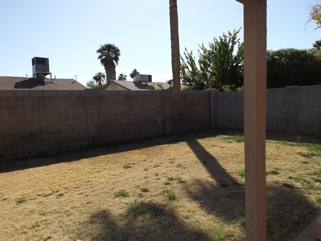Building Photo - 3739 E Dahlia Dr