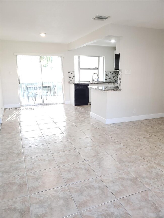 Foto del edificio - 4812 NW 49th Pl