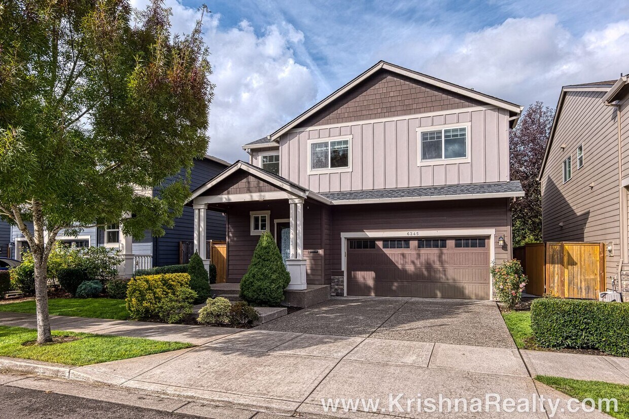 Foto principal - Beautiful 4 BD* 2.5 BA* Single Family Home...