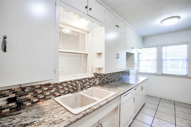 Foto del edificio - 1410 Georgina St