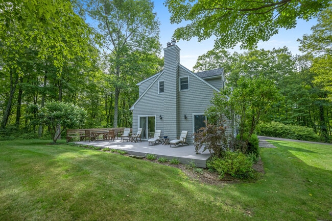 Building Photo - 268 Under Mountain Rd