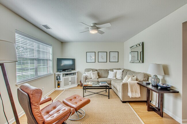 Foto del edificio - 718 Harbor Ln