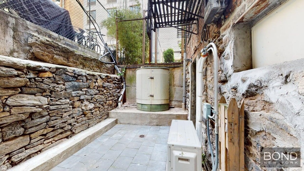 Primary Photo - 60 Avenue B