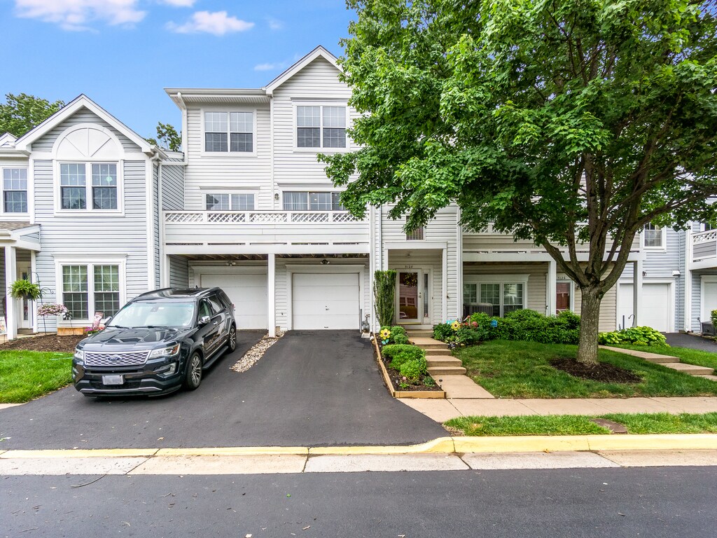 5128 Castle Harbor Way, Centreville, VA 20120 Townhome Rentals in