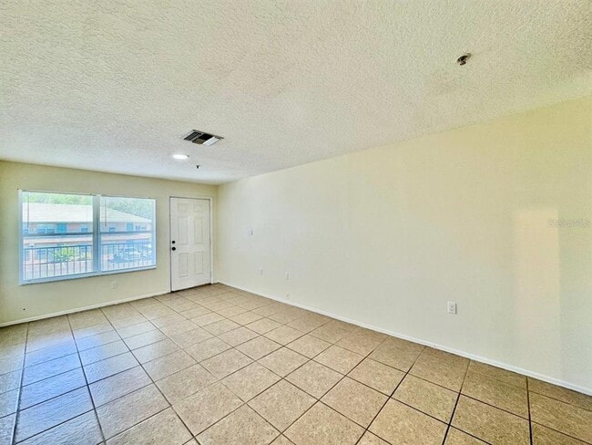 Foto del edificio - 5816 Congress St