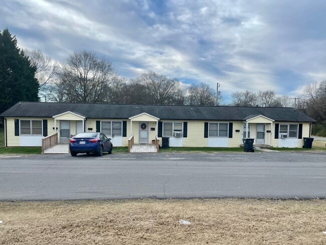 Photo - Adorable 1 bedroom 1 bath apartment . Loca...