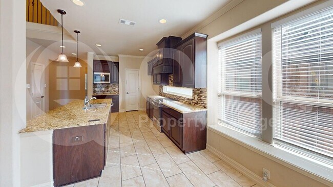 Building Photo - 1006 Jamal Dr