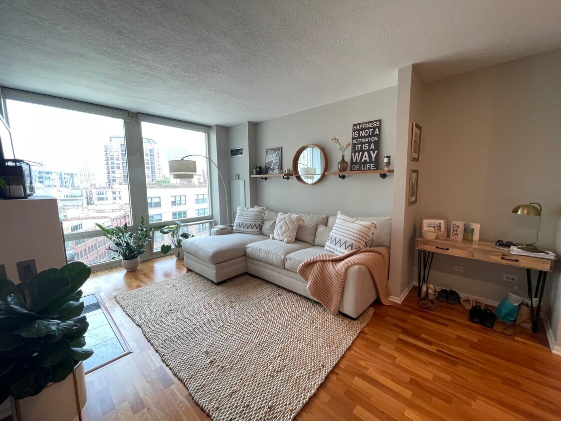 Open Concept Family Room with Office Nook - 600 N Kingsbury St