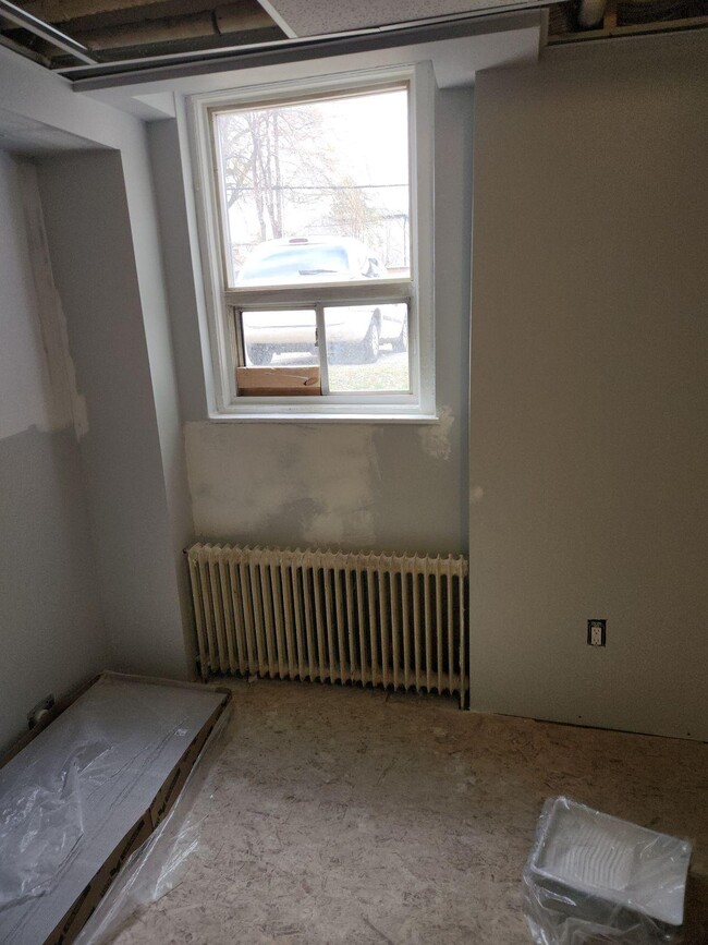 Building Photo - New Bachelor Apartment located in Wilson H...