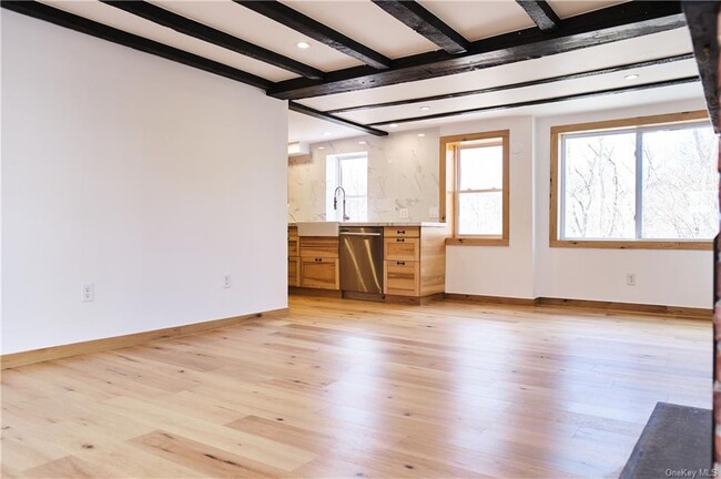 Building Photo - 147 Spring Valley St