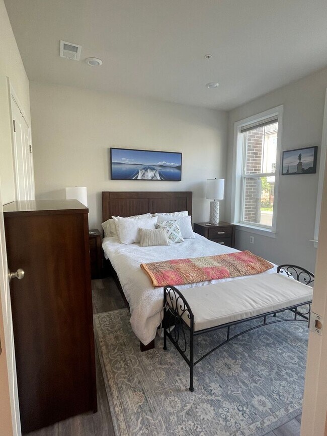 Building Photo - FOUR LEVEL TOWNHOUSE IN DOWNTOWN CROWN, 2 ...