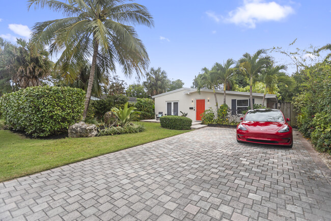 Foto del edificio - 1736 NE 18th St