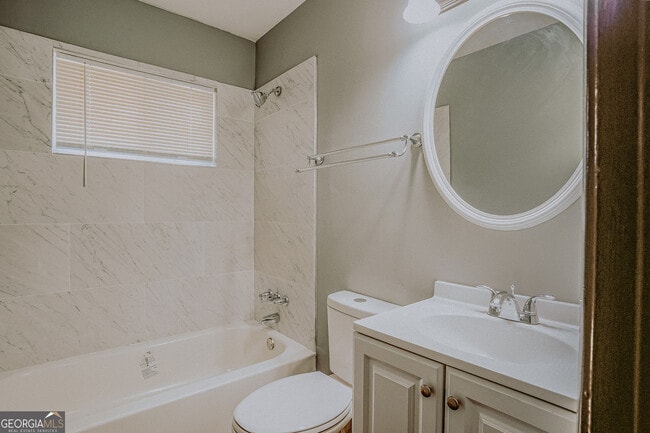 Building Photo - 2877 Whispering Hills Dr