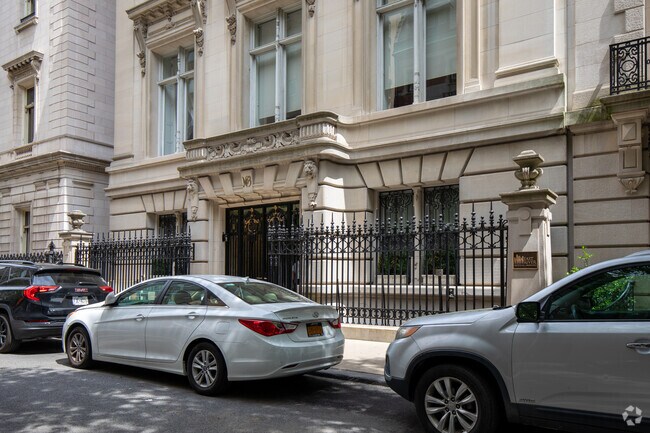 Building Photo - The Stuart Duncan Mansion