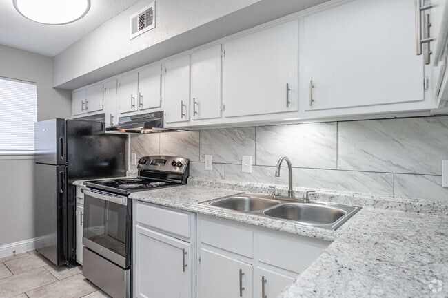 2BR, 1.5BA - 900SF - The Foundry