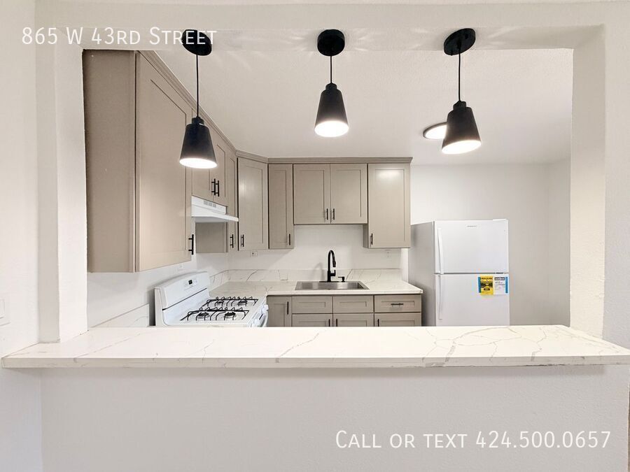 Photo - 865 W 43rd Street-