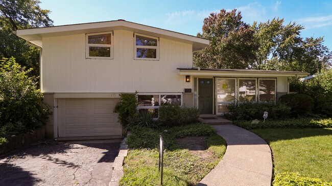Building Photo - 440 Sheryl Ln