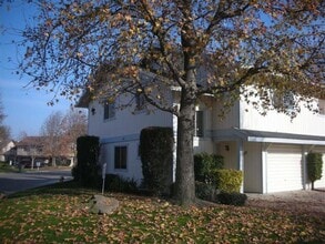 Building Photo - 1931 E Laura Ave