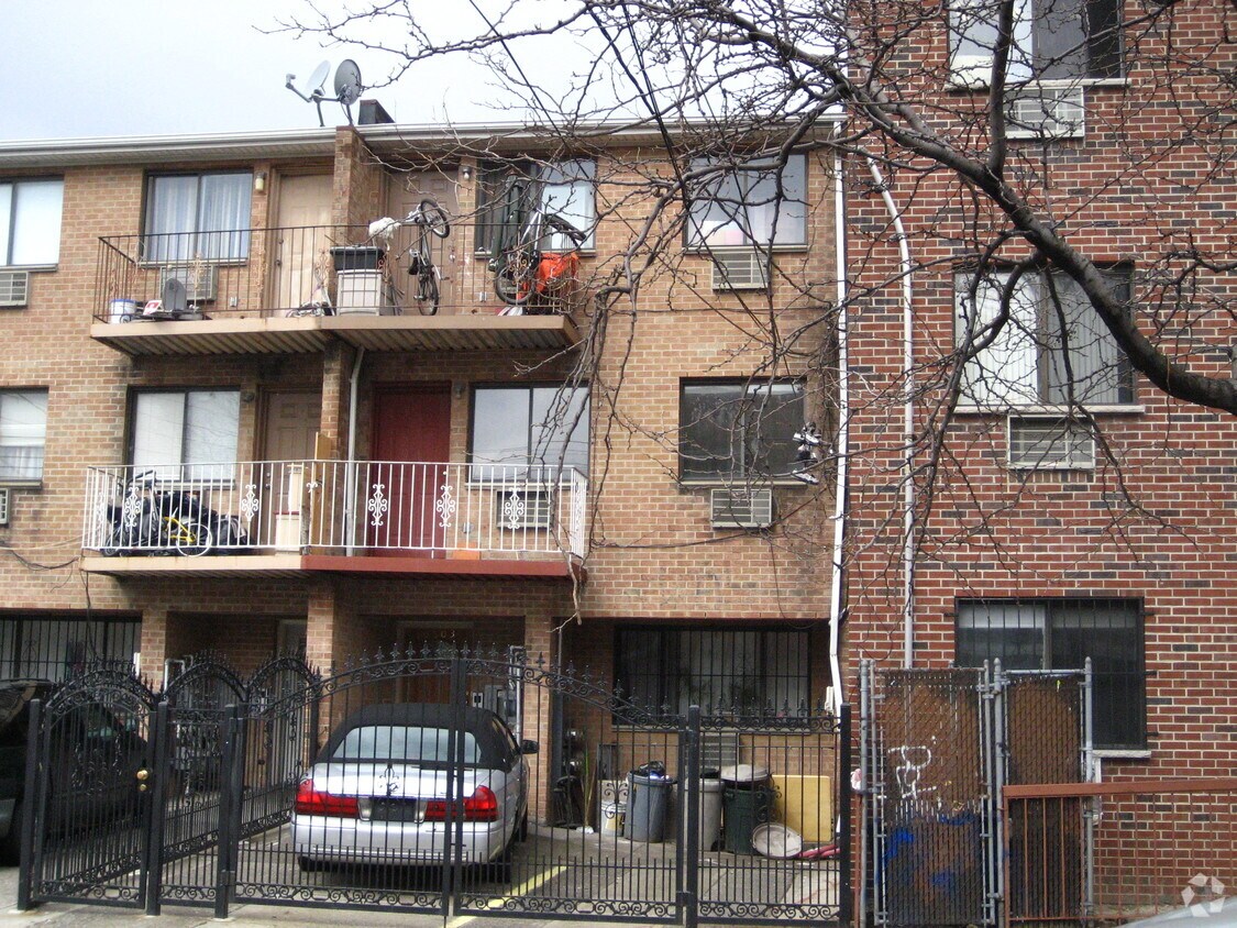 Building Photo - 105-03 Otis Ave