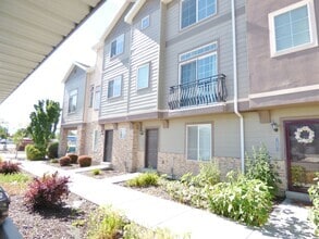 Building Photo - 27 E 8330 S